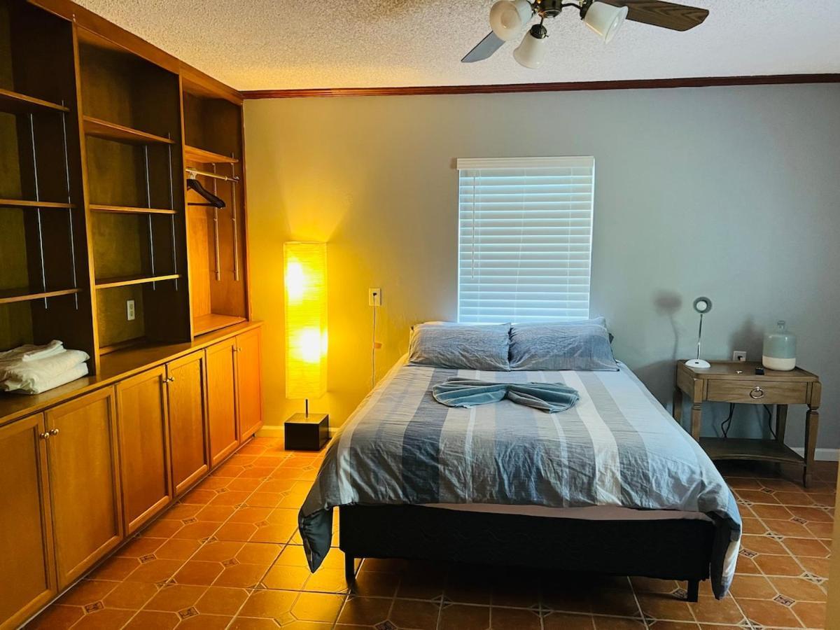Majestic House With Swimming Pool Holiday home Gainesville