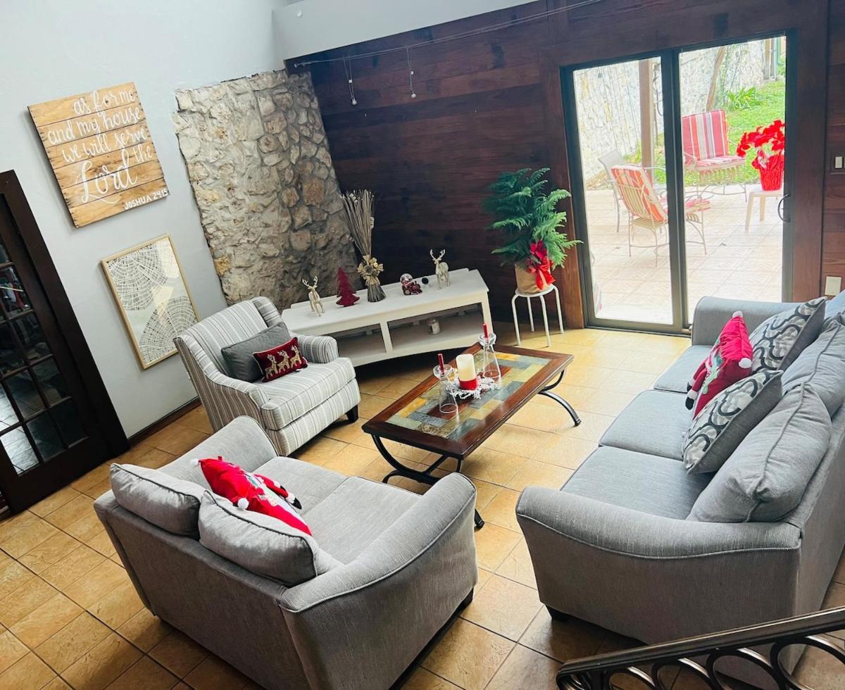 Majestic House With Swimming Pool * Gainesville