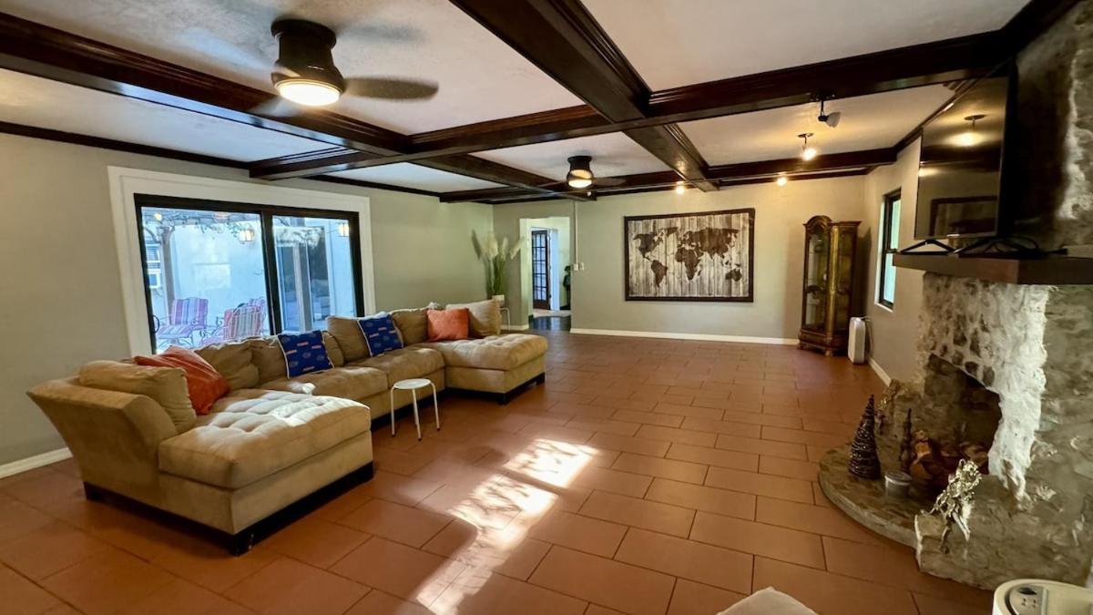 Majestic House With Swimming Pool Holiday home Gainesville