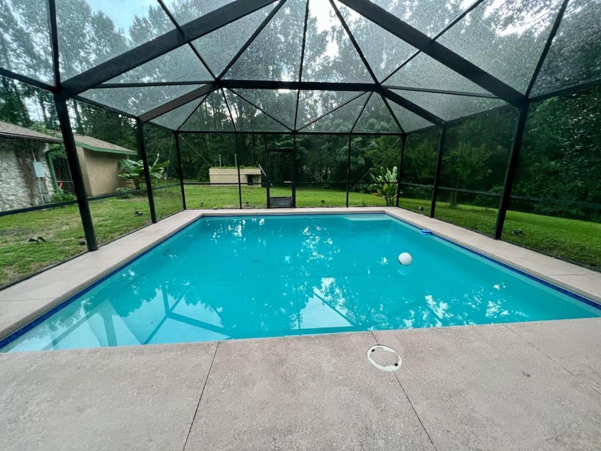 Majestic House With Swimming Pool Holiday home Gainesville